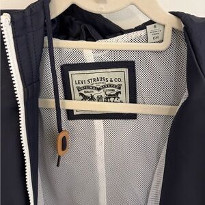 Levi Strauss women’s Navy Raincoat size small
